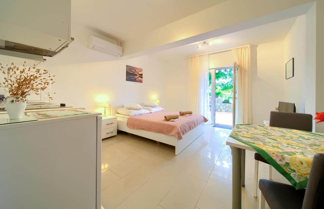 Apartmani Mara Matic Малинска Экстерьер фото