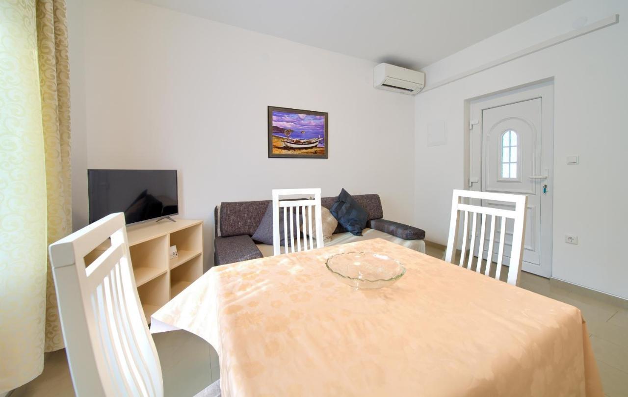 Apartmani Mara Matic Малинска Экстерьер фото